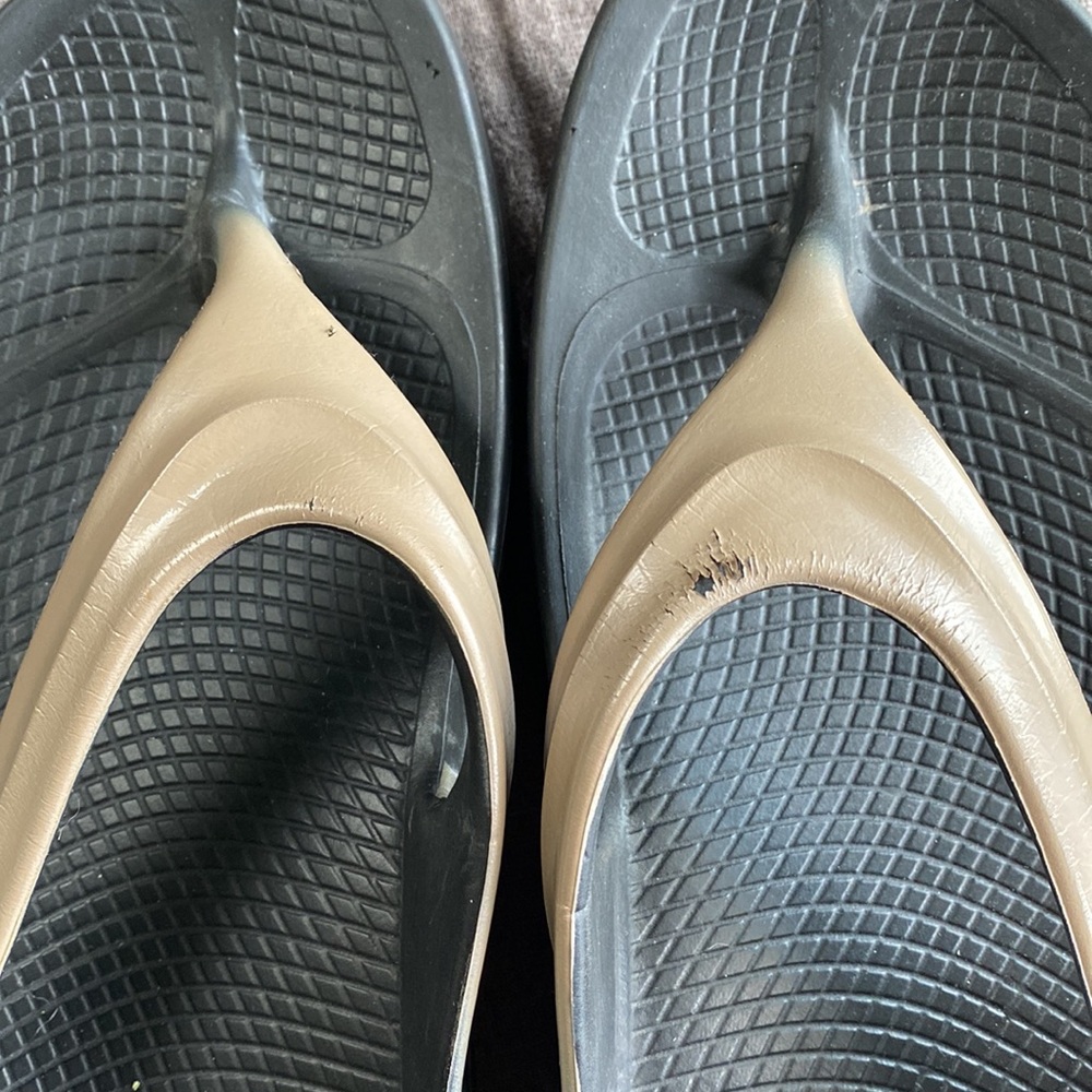 OOFOS Original Recovery Sandal. Unisex size 42 - Picture 7 of 7